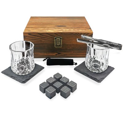Whiskey-Set in einer Holzkiste mit Glas, Zange, Untersetzer und Whiskysteinen